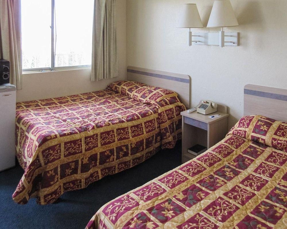 Rodeway Inn Паско Екстер'єр фото